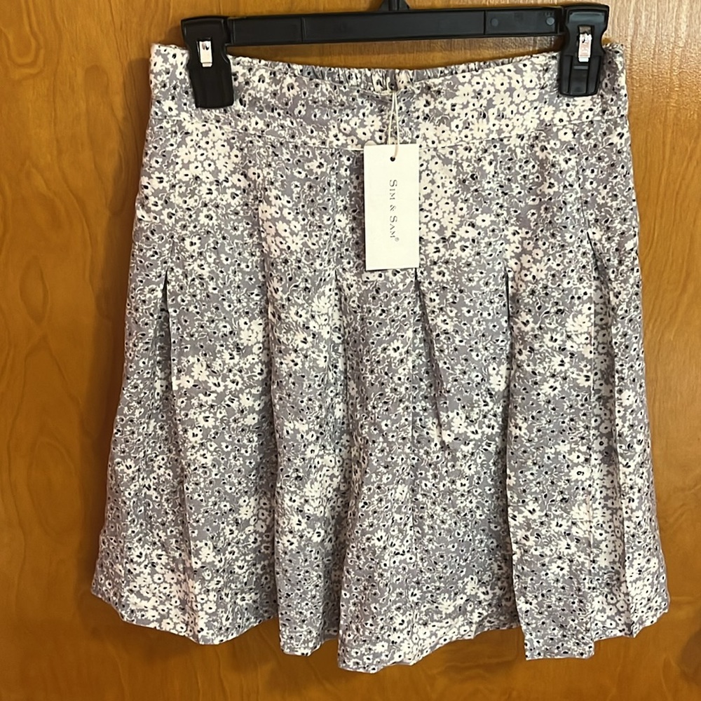 Sim & Sam Floral Pleated Mini Skirt size M